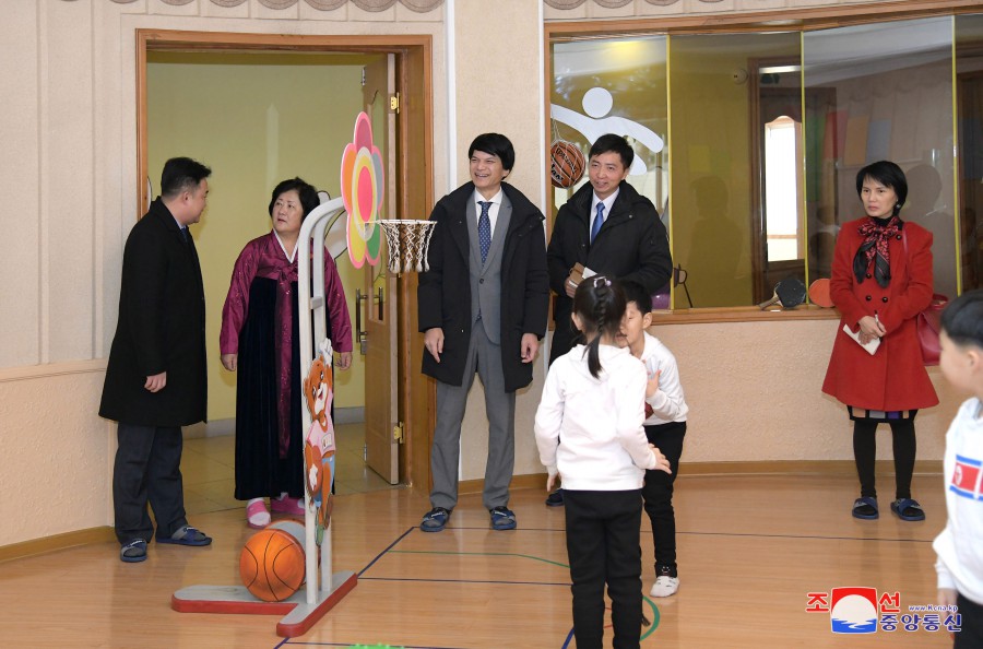 Vietnamese Embassy Members Visit Pyongyang Kim Jong Suk Textile Mill