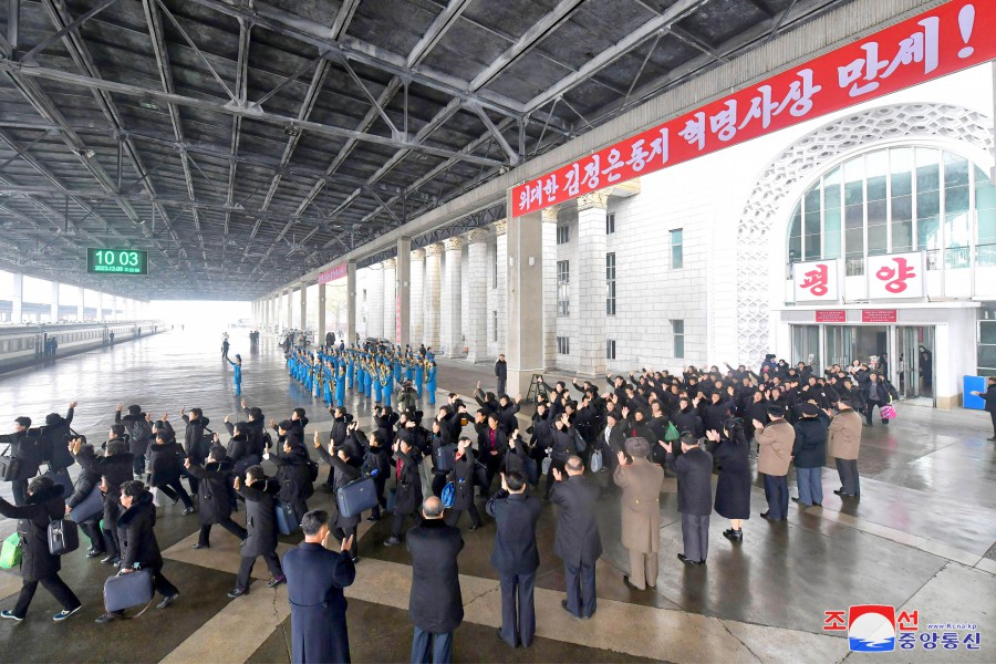 Participants in 5th National Conference of Mothers Leave Pyongyang