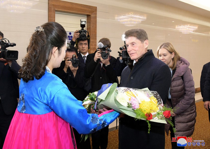 로씨야련방 연해변강대표단 평양 도착