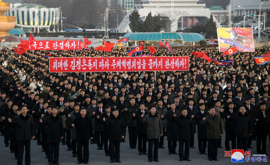 청년전위들의 궐기대회와 홰불행진 진행