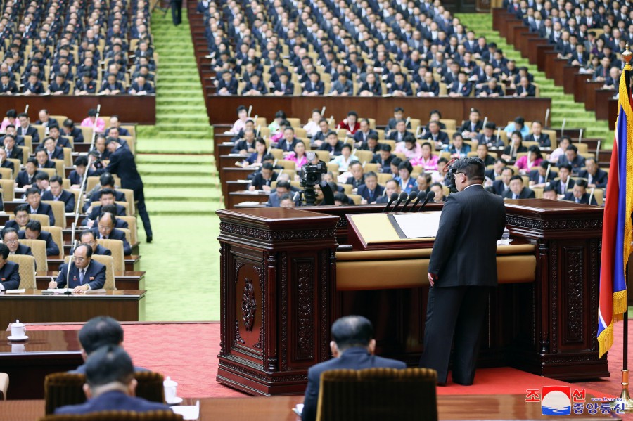 敬爱的金正恩同志在朝鲜民主主义人民共和国第十四届最高人民会议第十次会议上发表纲领性施政演说