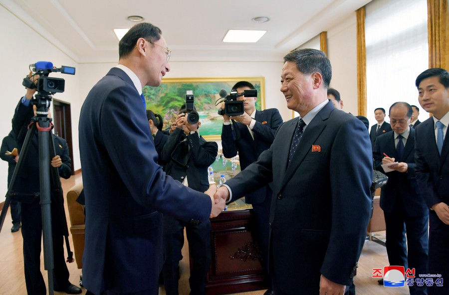 Talks Held between Vice Foreign Ministers of DPRK and China