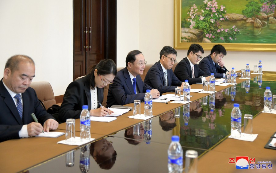 Talks Held between Vice Foreign Ministers of DPRK and China