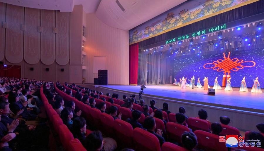 DPRK-China Friendship Spring Art Performance Given by Chinese Artistes