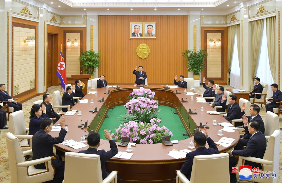 朝鲜民主主义人民共和国第十四届最高人民会议常任委员会第三十次全体会议举行