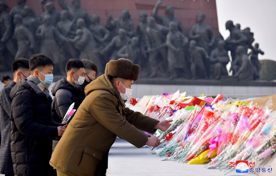 Floral Tribute Paid to Statues of President Kim Il Sung and Chairman Kim Jong Il