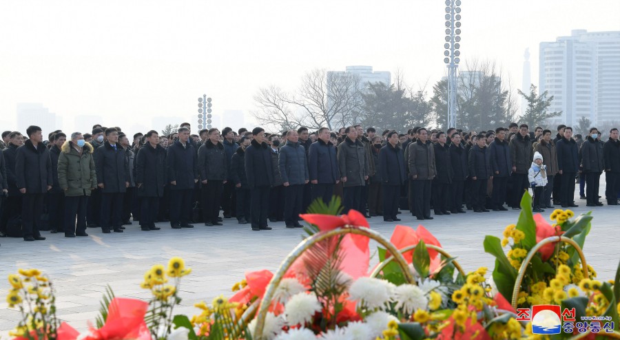 Floral Tribute Paid to Statues of President Kim Il Sung and Chairman Kim Jong Il