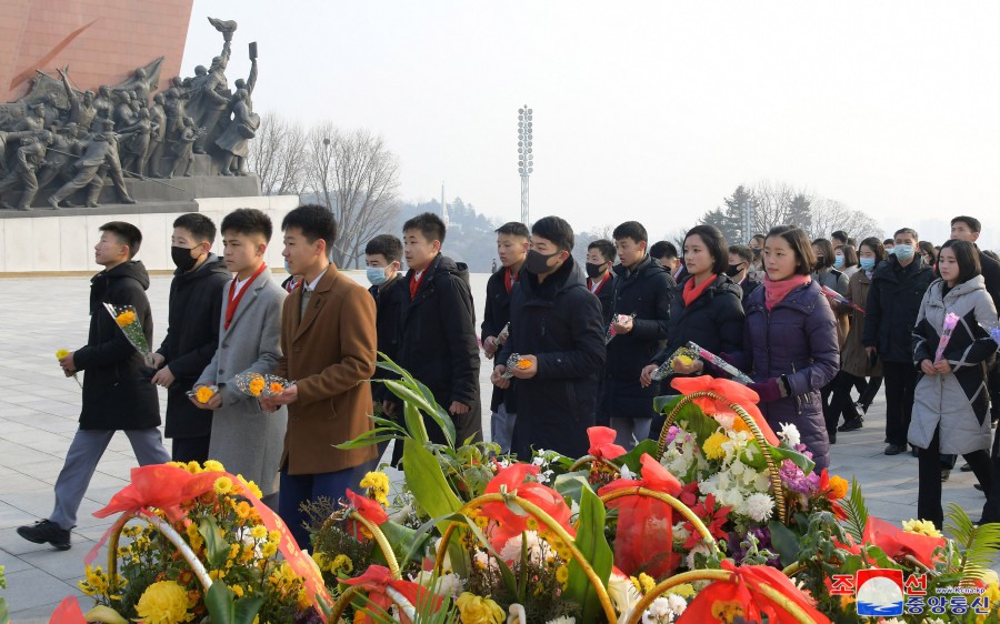 Floral Tribute Paid to Statues of President Kim Il Sung and Chairman Kim Jong Il