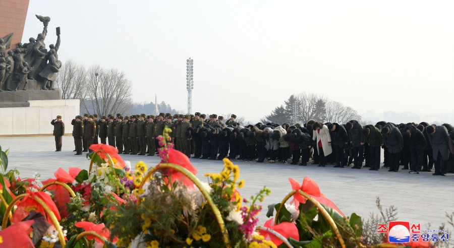 Floral Tribute Paid to Statues of President Kim Il Sung and Chairman Kim Jong Il