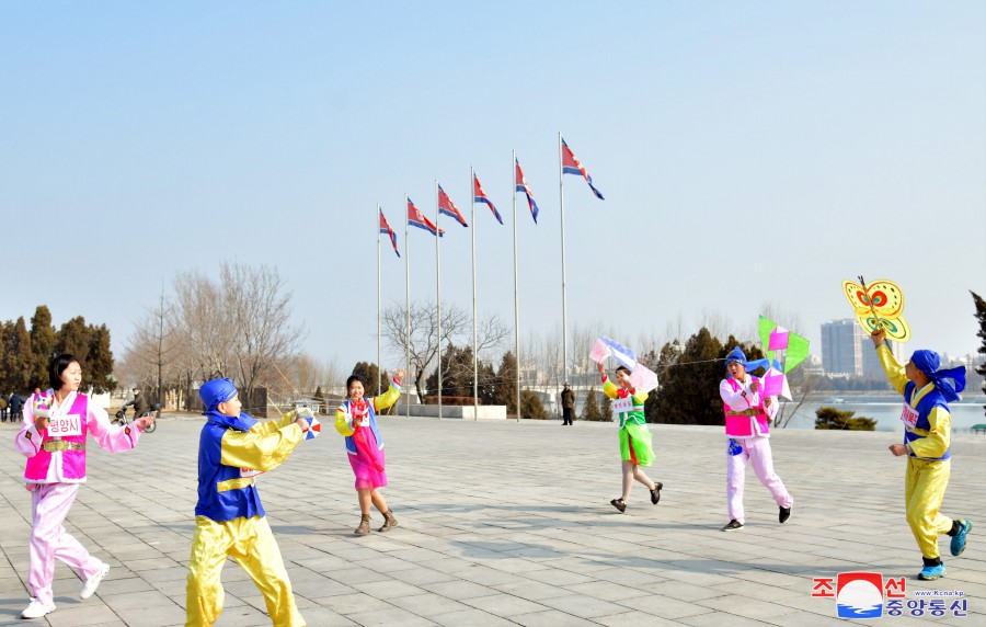 Coreanos celebran el Año Nuevo Lunar
