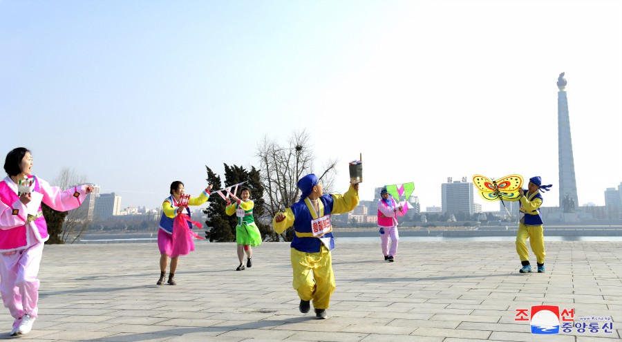 Coreanos celebran el Año Nuevo Lunar