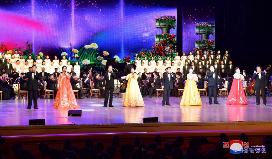 제2차 광명성절경축 인민예술축전 개막