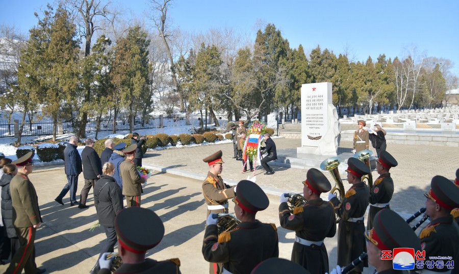 Russian Embassy Members Visit Liberation Tower