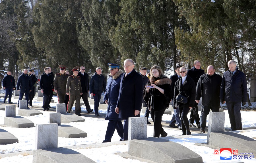 Russian Embassy Members Visit Liberation Tower