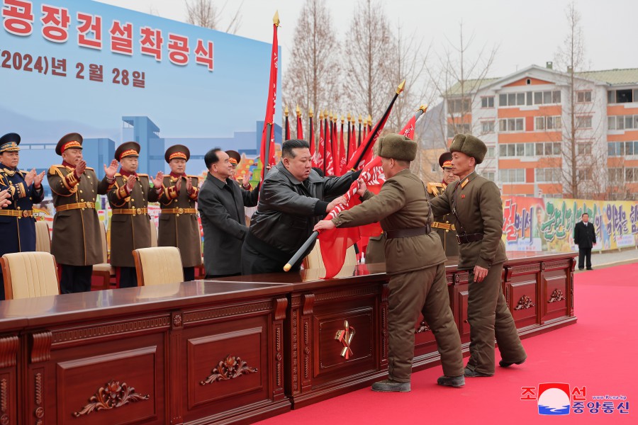 우리식 사회주의의 전면적발전사에 특기할 지방공업혁명의 장엄한 포성이 울리였다