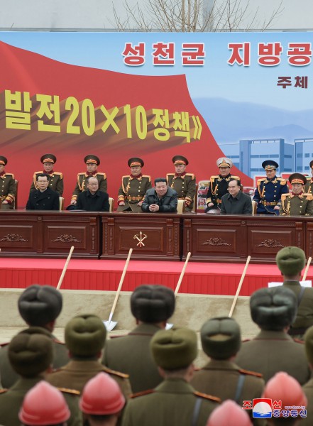 우리식 사회주의의 전면적발전사에 특기할 지방공업혁명의 장엄한 포성이 울리였다