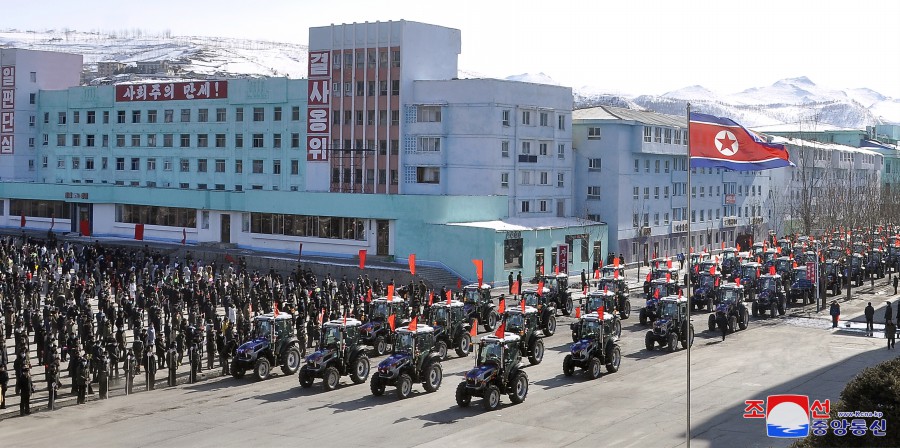 Respected Comrade Kim Jong Un Sends Efficient Tractors to Cities and Counties of Ryanggang Province