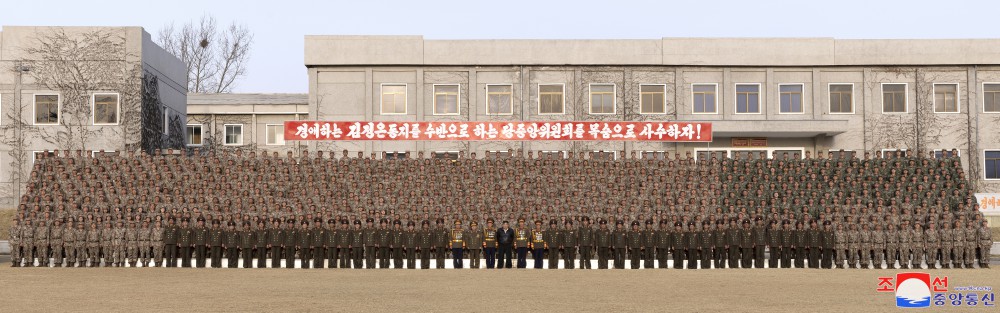 敬爱的金正恩同志视察朝鲜人民军近卫汉城柳京守第１０５坦克师指挥部和直属第一坦克装甲步兵团