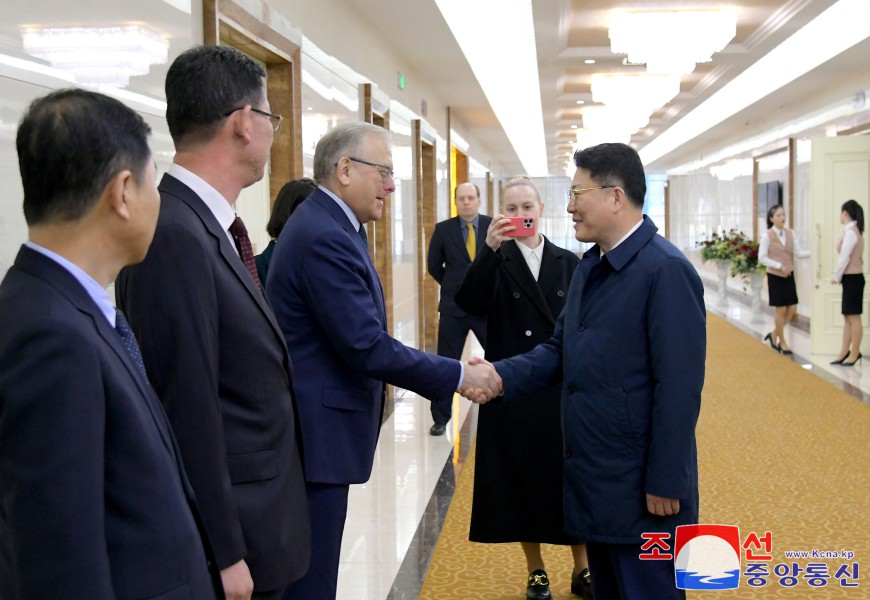 DPRK Government Economic Delegation Leaves for Russia