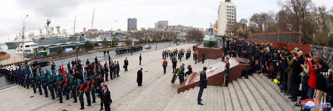 Товарищ Ким Чен Ын возложил венок к мемориальному комплексу «Боевая слава Тихоокеанского флота»