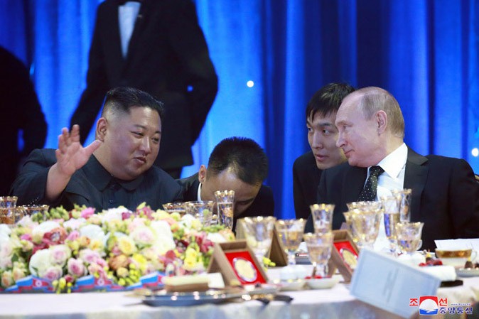 Presidente Putin ofrece banquete en honor del Máximo Dirigente Kim Jong Un