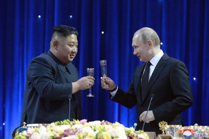 Presidente Putin ofrece banquete en honor del Máximo Dirigente Kim Jong Un