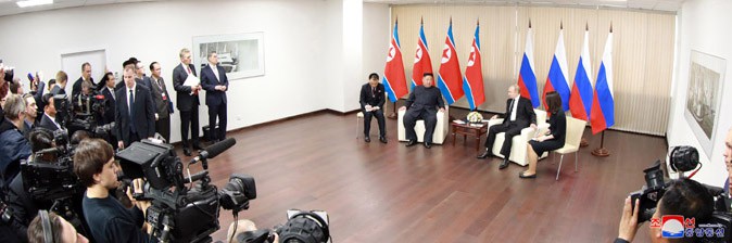 金正恩同志与普京总统会晤