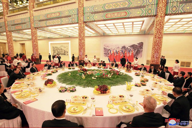 Xi Jinping Hosts Banquet for Kim Jong Un