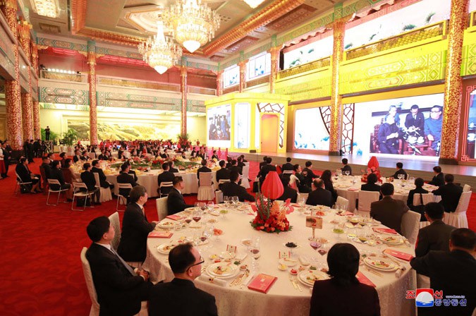 Xi Jinping Hosts Banquet for Kim Jong Un