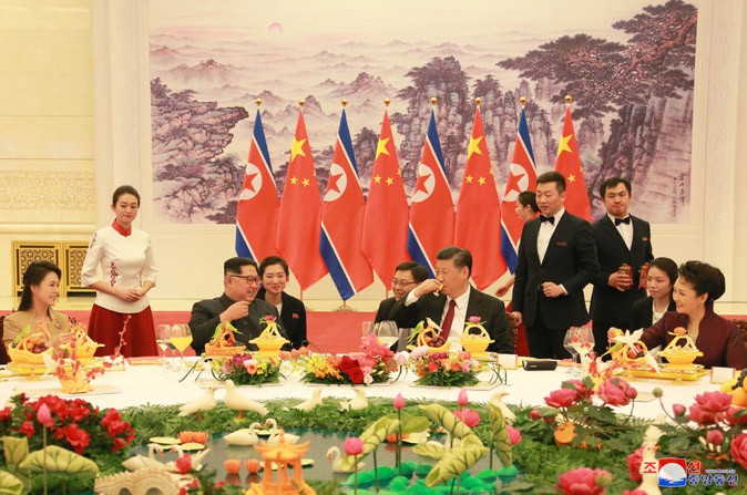 Xi Jinping Hosts Banquet for Kim Jong Un