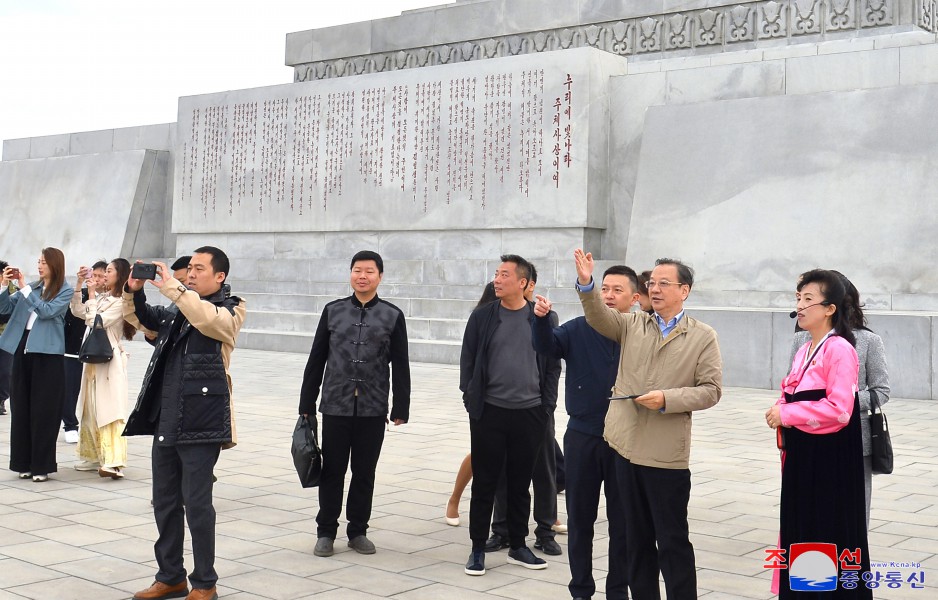 中国芸術団が平壌市の各所を参観