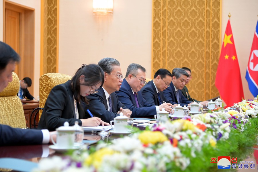 Talks Held between Choe Ryong Hae and Zhao Leji