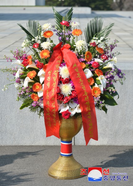 Floral Baskets to Statues of Great Leaders from Overseas Koreans