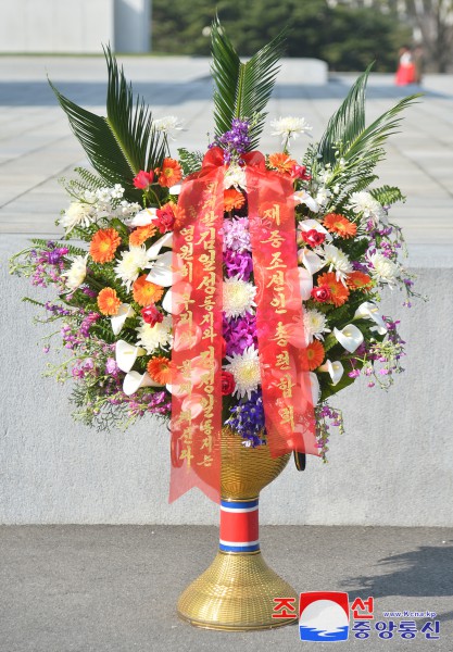 Floral Baskets to Statues of Great Leaders from Overseas Koreans