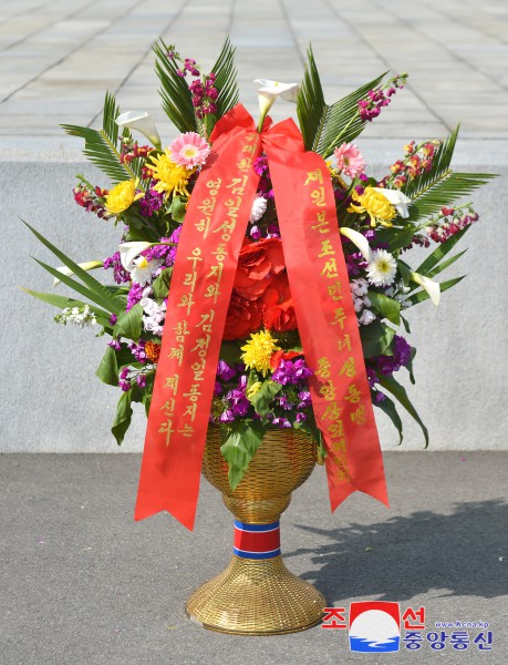 Floral Baskets to Statues of Great Leaders from Overseas Koreans