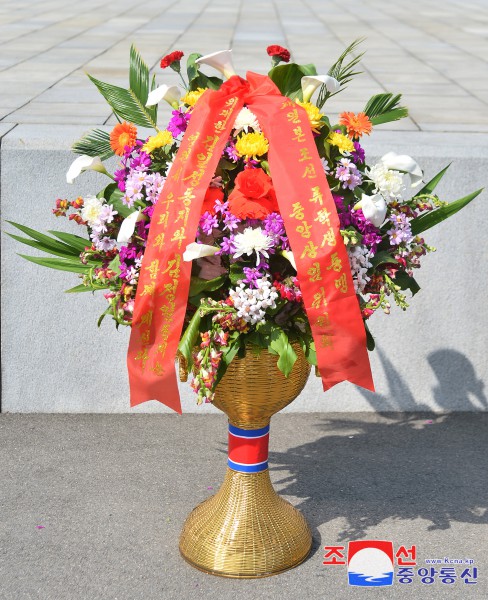 Floral Baskets to Statues of Great Leaders from Overseas Koreans