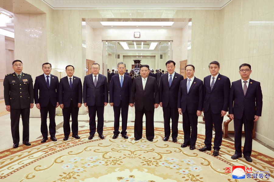 敬爱的金正恩同志会见中华人民共和国党政代表团