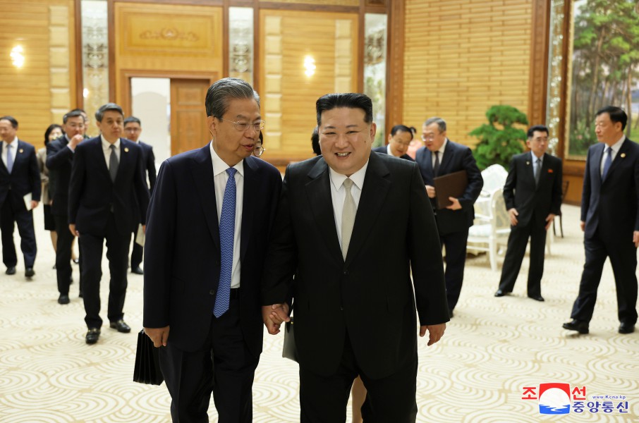 ﻿Уважаемый товарищ Ким Чен Ын встретился с партийно- правительственной делегацией КНР