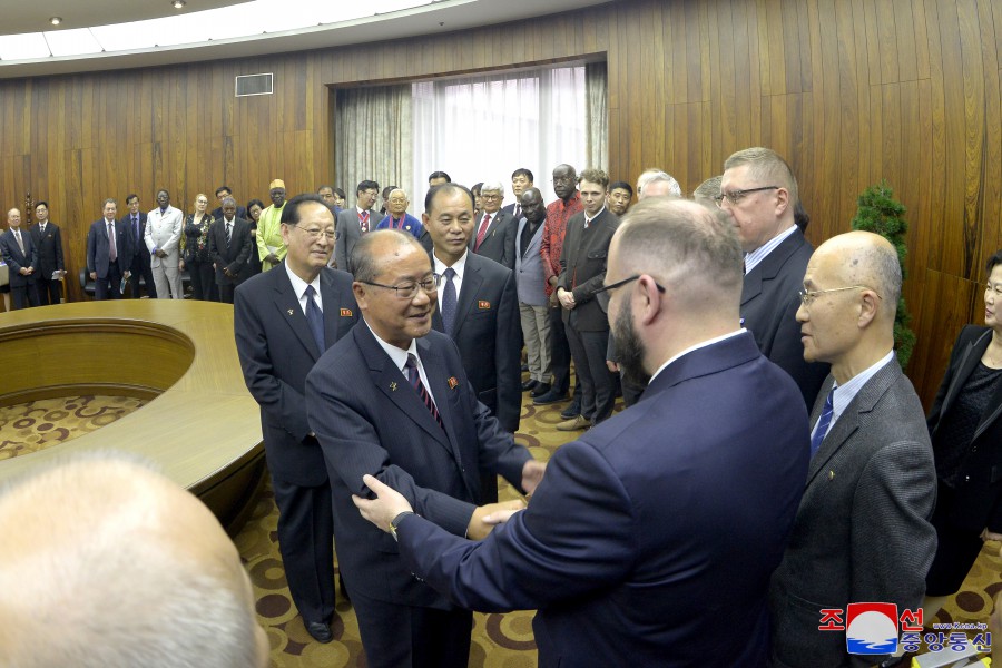 Ri Il Hwan, Secretary of C.C., WPK, Meets Participants in Int'l Seminar on Juche idea