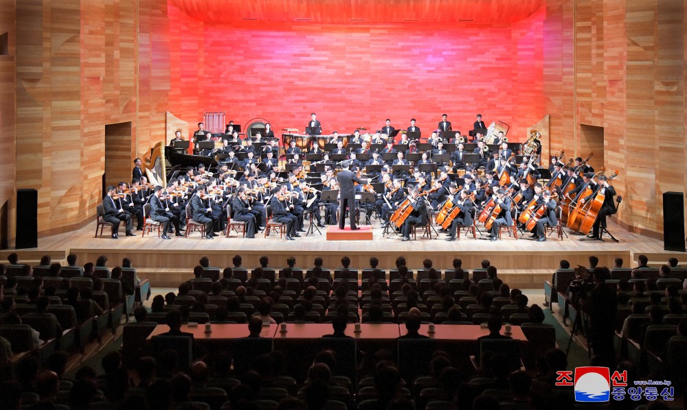 National Symphony Orchestra Gives Concert