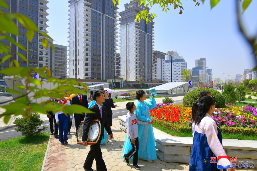 Tiene lugar mudanza a nuevas viviendas de la avenida Rimhung