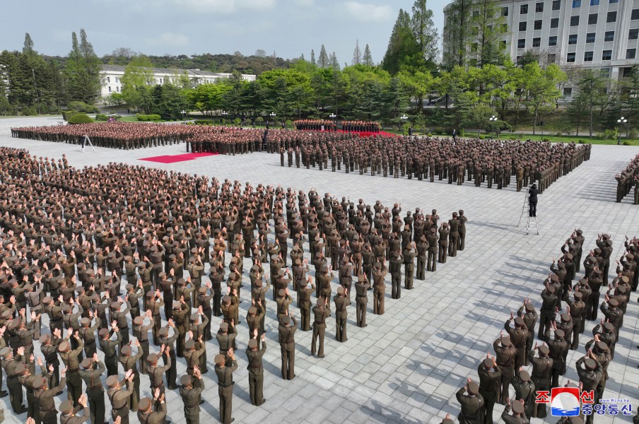 敬爱的金正恩同志访问金日成军事综合大学祝贺意义深远的四·二五节日