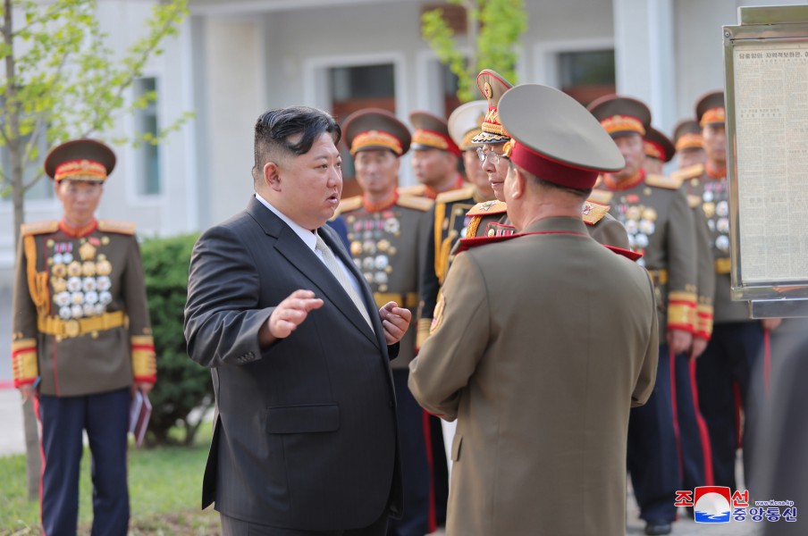 敬爱的金正恩同志访问金日成军事综合大学祝贺意义深远的四·二五节日