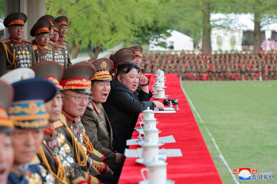 敬爱的金正恩同志访问金日成军事综合大学祝贺意义深远的四·二五节日