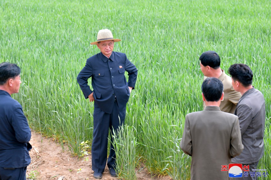 Premier Kim Tok Hun Inspects Economic Sectors