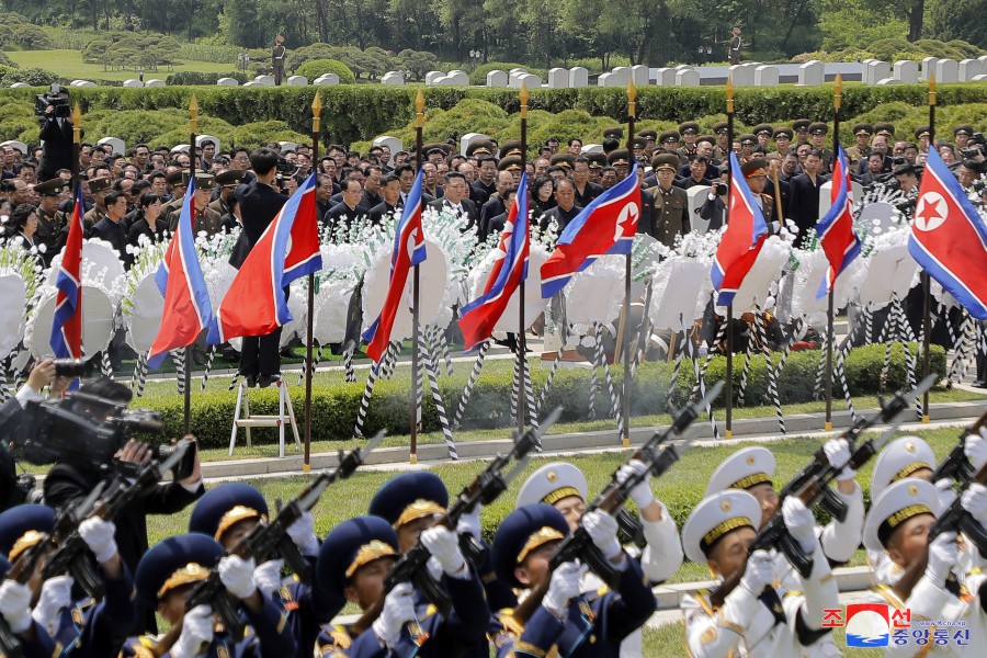 Funeral of Late Kim Ki Nam Held