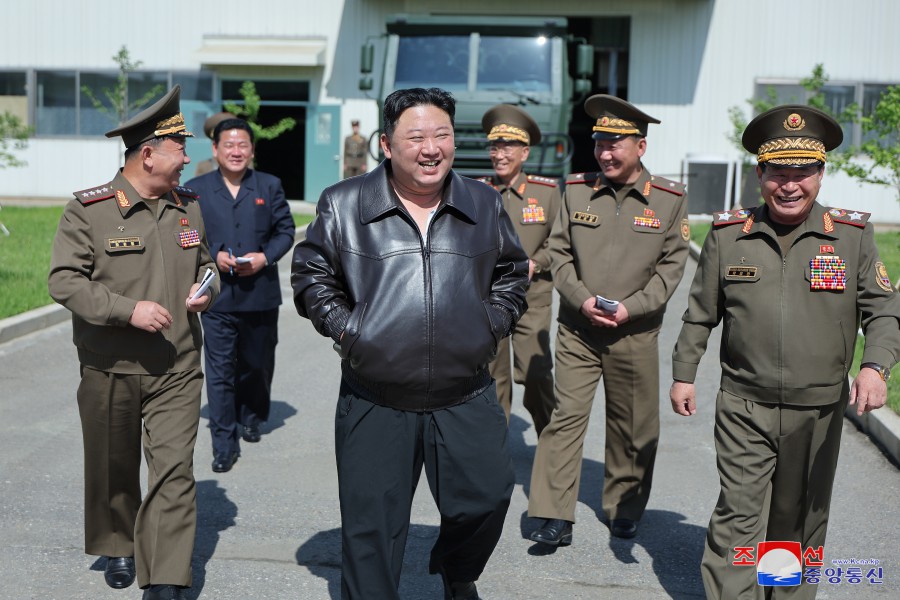 ﻿Уважаемый товарищ Ким Чен Ын руководил на месте делами ряда ведущих предприятий ВПК