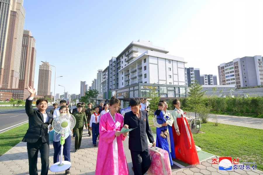 Moving into New Houses in Jonwi Street of DPRK