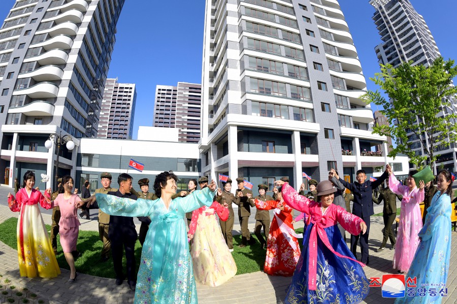 Moving into New Houses in Jonwi Street of DPRK