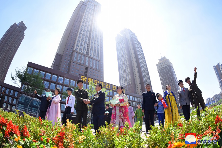 Moving into New Houses in Jonwi Street of DPRK